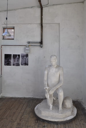Astrid Noack: "Ung mand der planter et træ" Astrid Noack: "Ung mand der planter et træ"